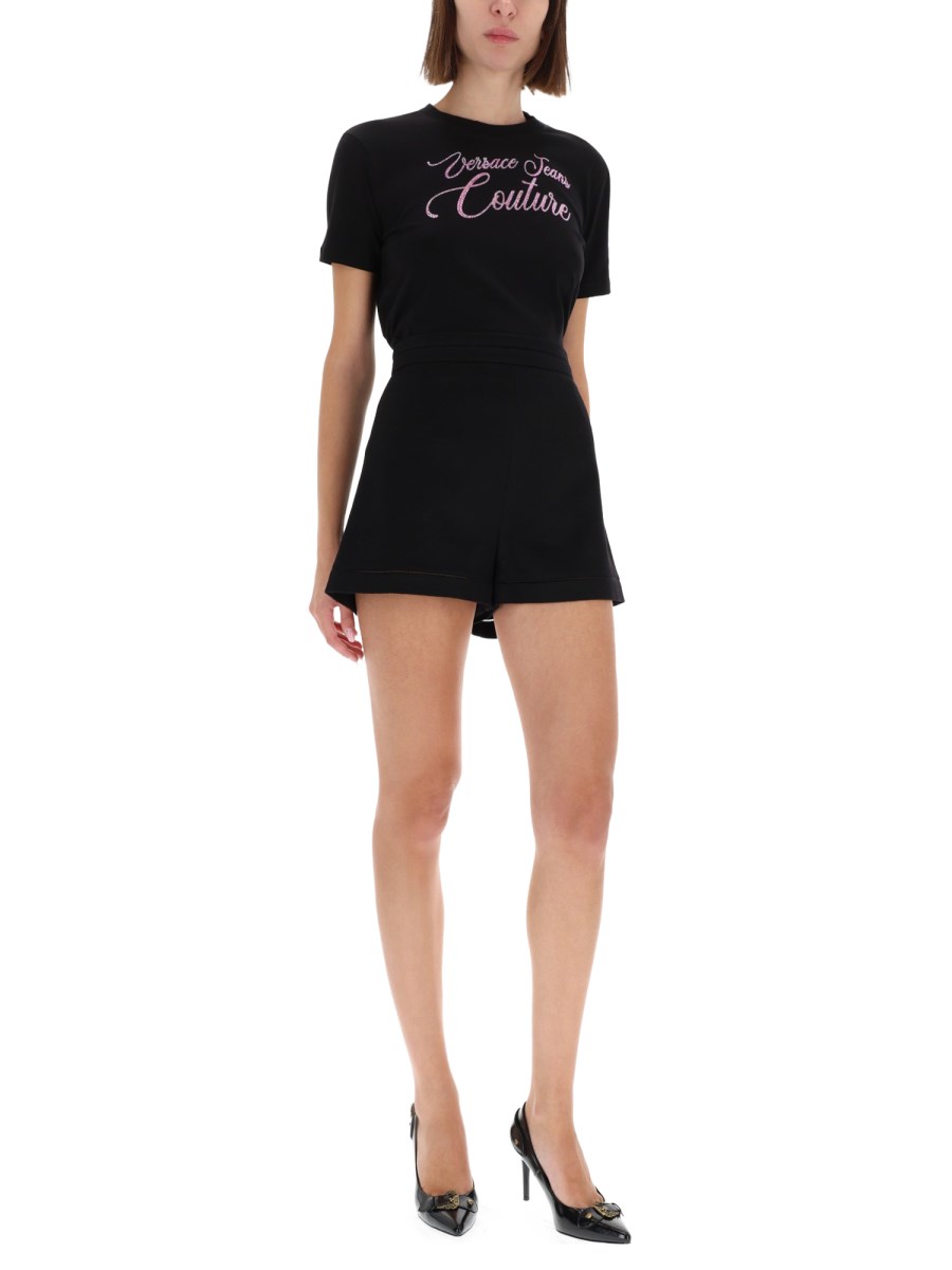 T-SHIRT CON LOGO E STRASS