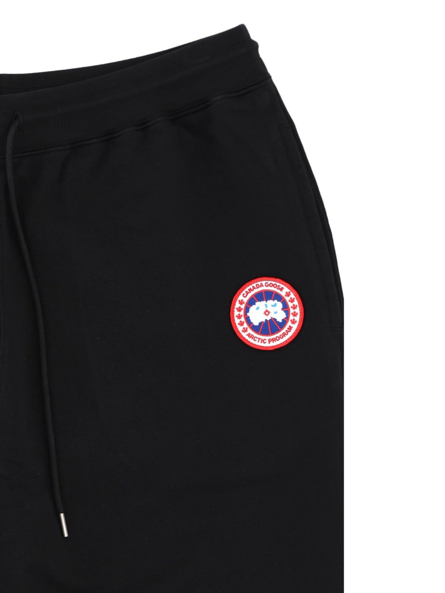PANTALONE JOGGER CON PATCH LOGO