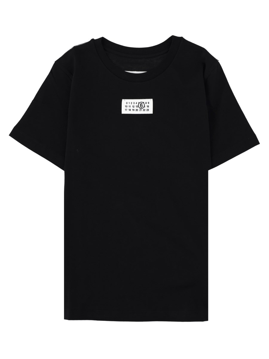T-SHIRT CON PATCH LOGO