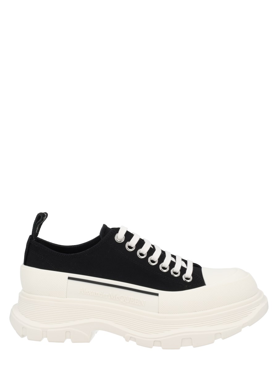 SNEAKER TREAD SLICK
