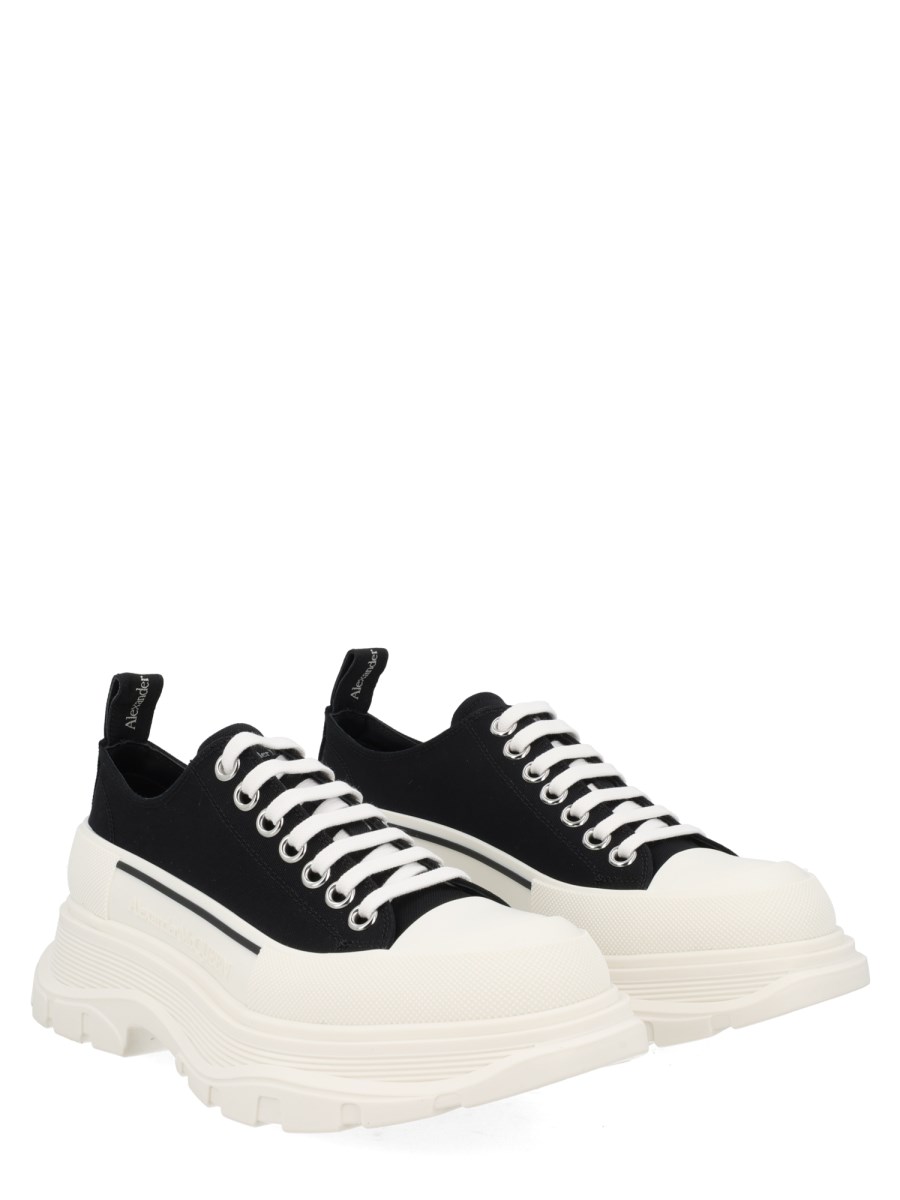 SNEAKER TREAD SLICK