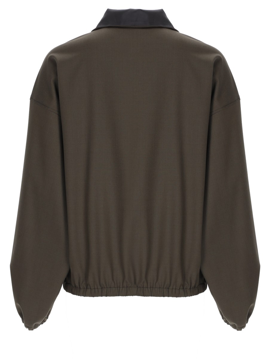 GIACCA CON ZIP A TRE QUARTI