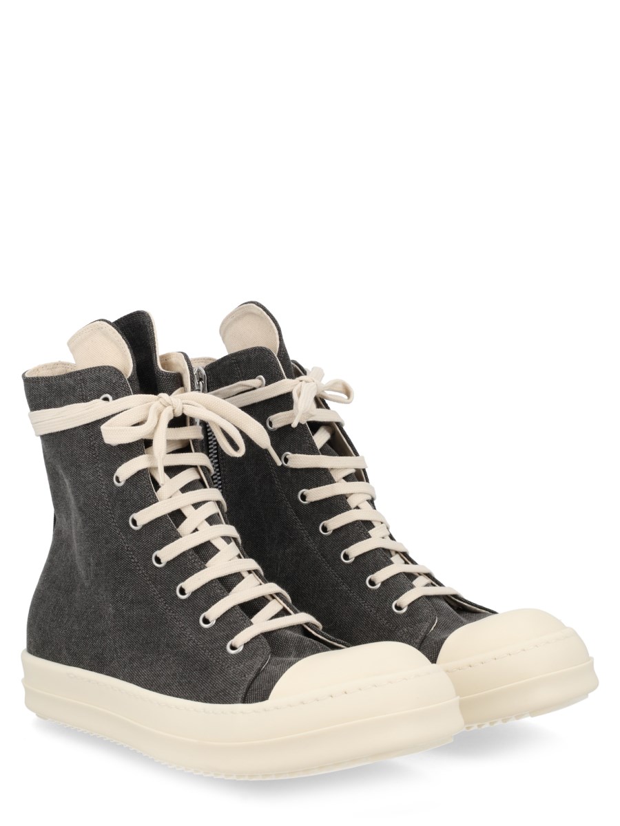 Sneaker Sneaks