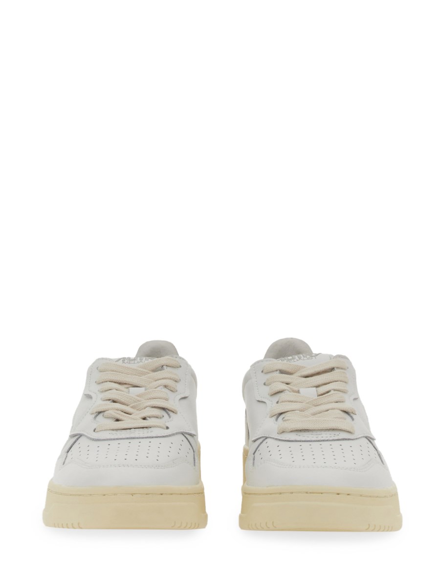 SNEAKER MEDALIST LOW