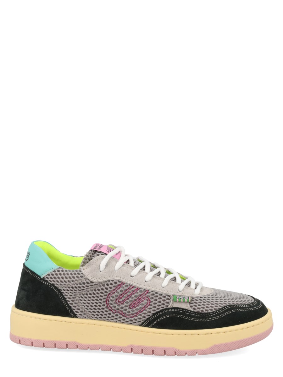 Sneaker Equal Special